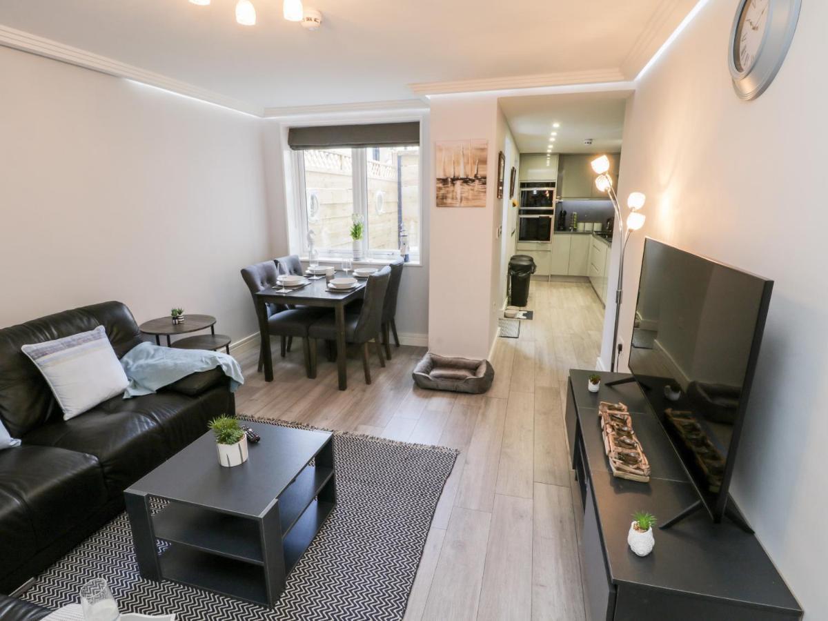 North Bay Retreat Apartment Скарбъро Екстериор снимка